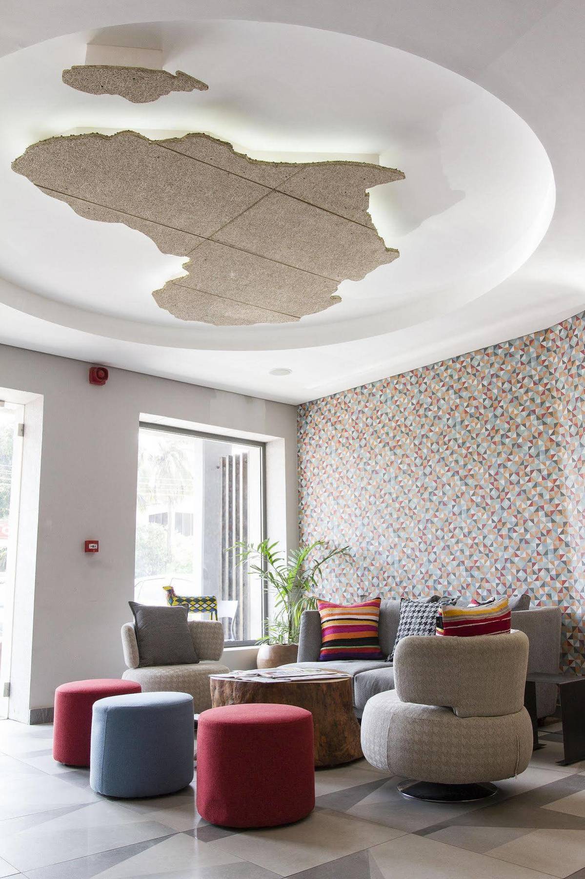 Urbano Hotel By Roots Wiaboman المظهر الخارجي الصورة