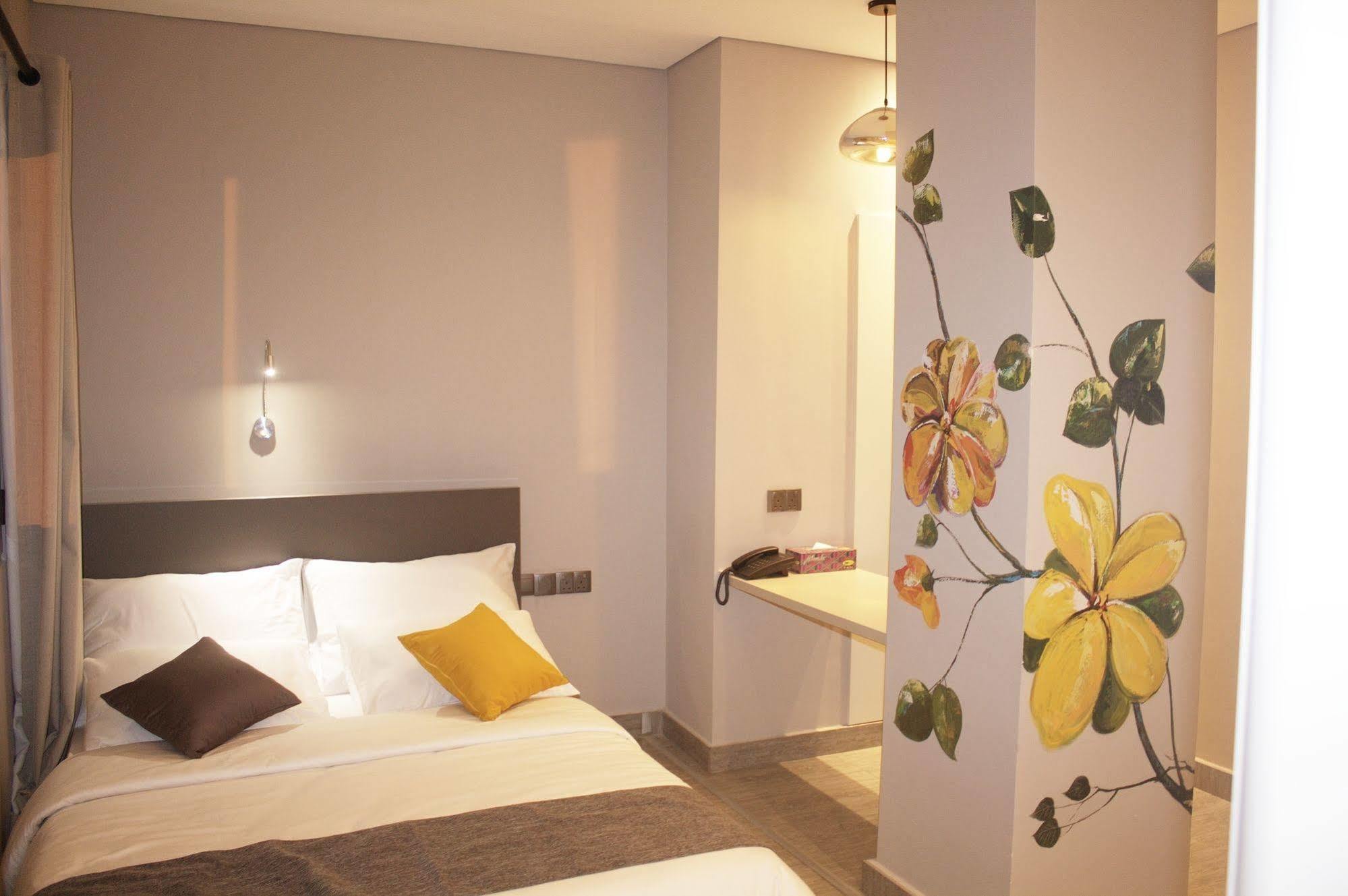 Urbano Hotel By Roots Wiaboman المظهر الخارجي الصورة