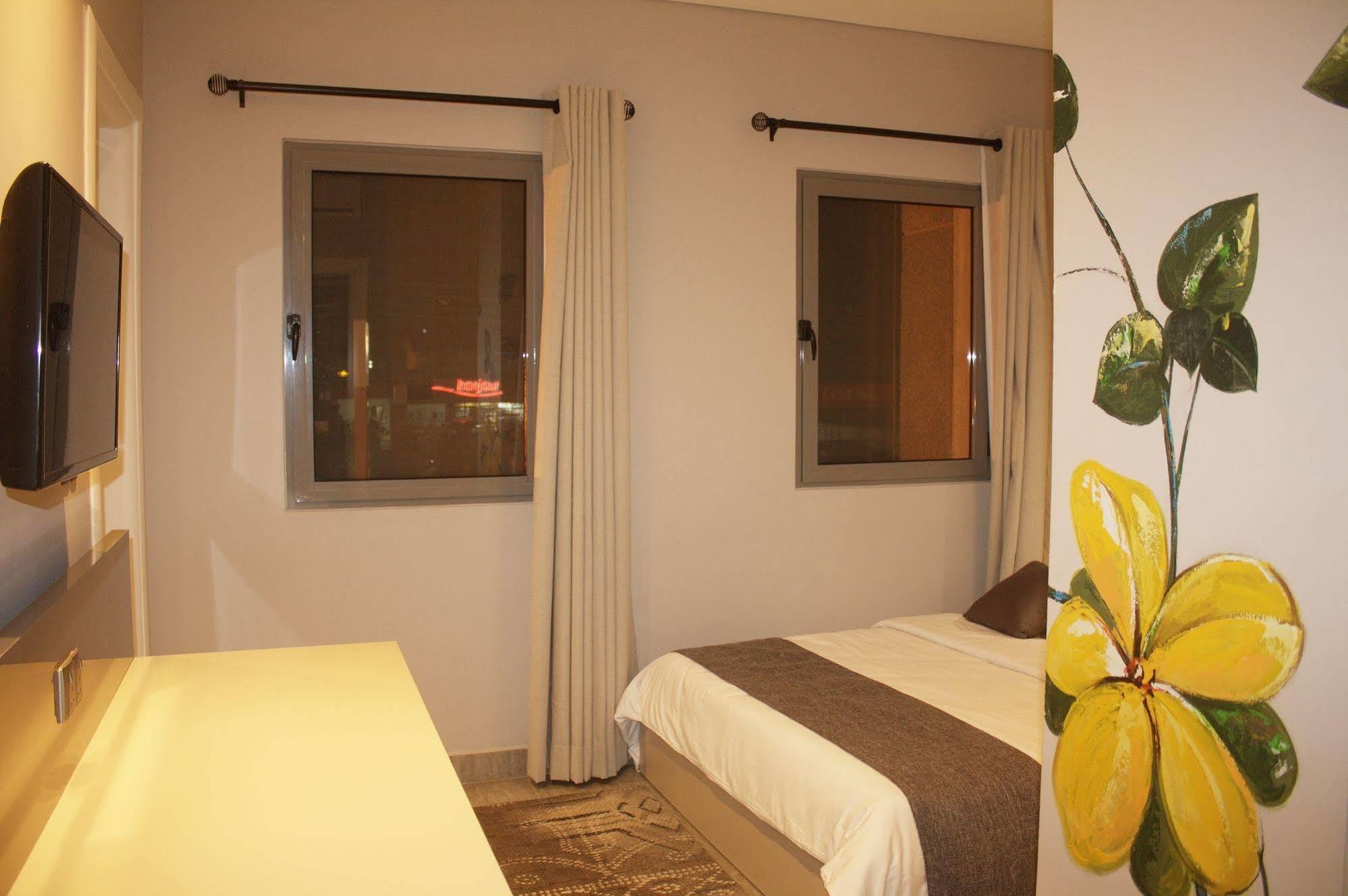 Urbano Hotel By Roots Wiaboman المظهر الخارجي الصورة